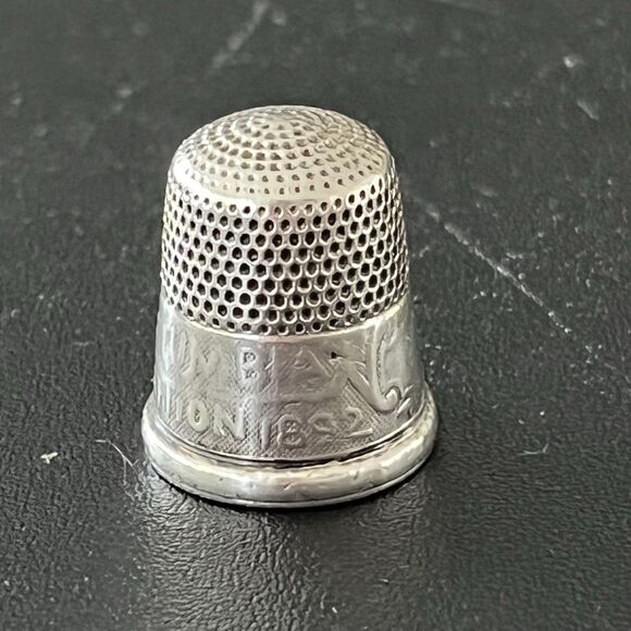 Antique Simons Bros. 1893 Columbian Exposition Sterling Silver Thimble Dtd 1892 - Picture 1 of 6